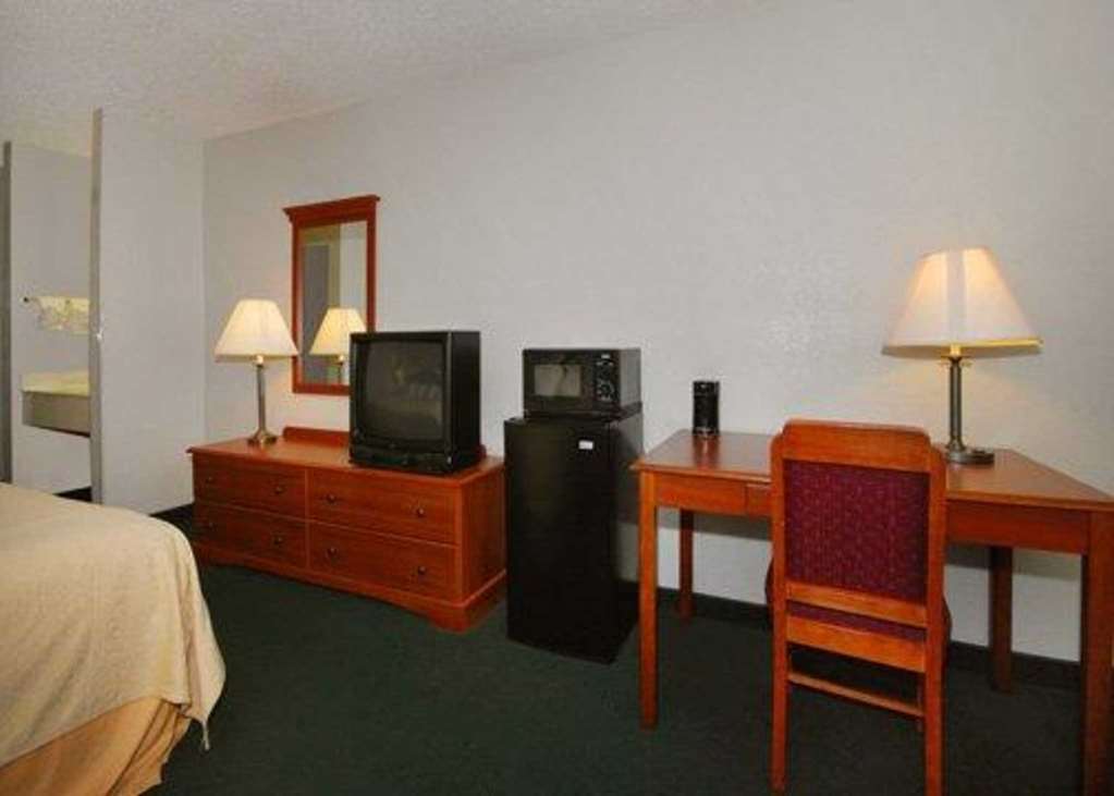Quality Inn Washington Court House Jeffersonville Room photo