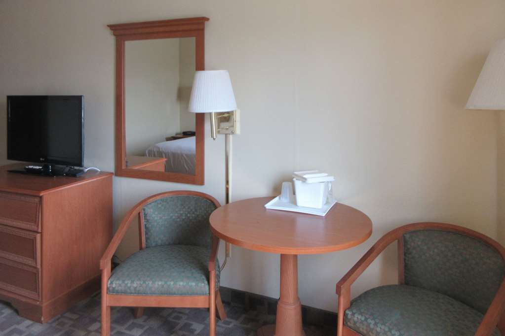 Quality Inn Washington Court House Jeffersonville Room photo